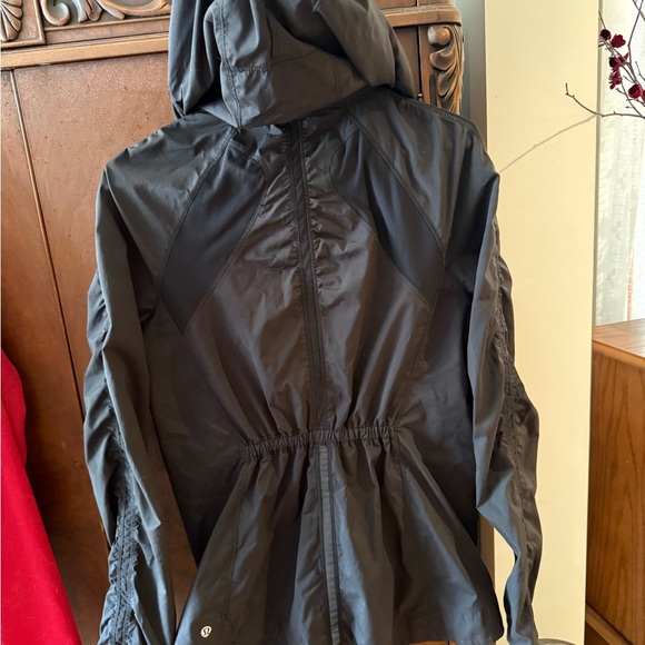 lululemon athletica Women’s black lightweight jacket as. 8 - Picture 2 of 10